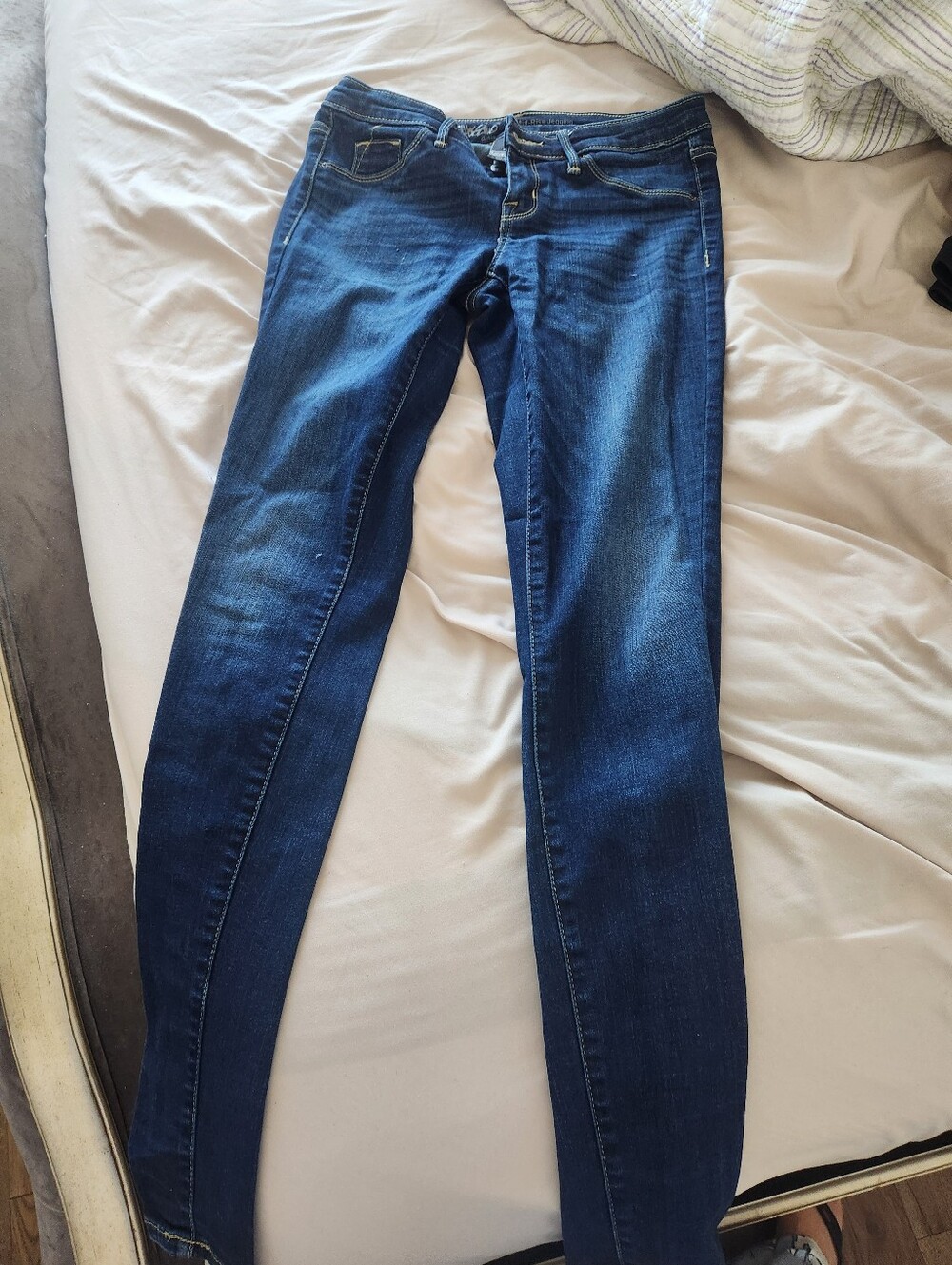 Mossimo Size 2 Skinny Jeans